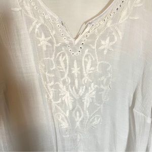 AGB Woman sheer loose cover up. SZ 3X, swimwear cover up, with metallic accents